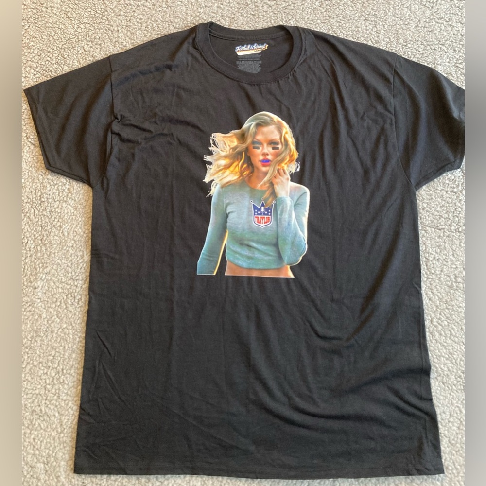 TRAYLOR LFG Taylor FacePaint Mouthpiece Football Ready Women’s Black Tee NWT